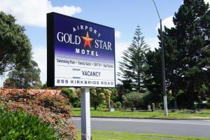 Ein Zertifikat, Auszeichnung, Logo oder anderes Dokument, das in der Unterkunft Airport Gold Star Motel ausgestellt ist