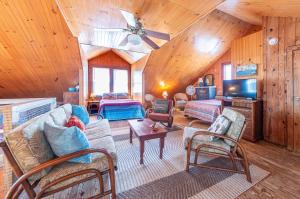 TV a/nebo společenská místnost v ubytování Dot's Dream K1350