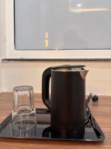 Příslušenství pro přípravu čaje a kávy v ubytování Hotel Ravindraya Residency + 12 fotografií