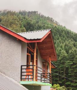 Nespecifikovaný výhled na hory nebo výhled na hory při pohledu z hostelu