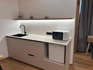 TeoにあるBella Casa Araujo 2のキッチン(シンク、電子レンジ付) +12枚の写真