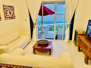 Μια τηλεόραση ή/και κέντρο ψυχαγωγίας στο Executive Basic Room With Swimming Pool Air Conditioning and Parking