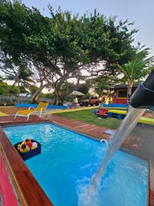 a swimming pool with a water fountain at Casa Josuá in Nísia Floresta