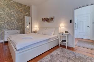 Postel nebo postele na pokoji v ubytování Jugendstilhaus Markplatz