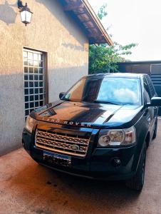 a black car parked in front of a building at Gama empreendimentos in Campo Grande