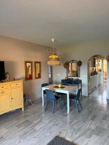 a kitchen and dining room with a table and chairs at Casa de Dolores in Estepona