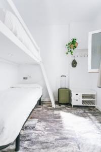 Postel nebo postele na pokoji v ubytování La Cocotera Boutique Hostel & Coworking