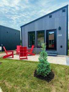 a building with two red benches and a christmas tree at Royalty Maples Motel & Cottages in Charlottetown
