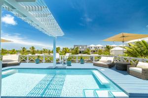 Πισίνα στο ή κοντά στο Black Orchid and Pool Club at Mahogany Bay