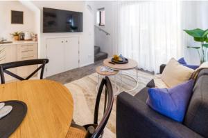 TV a/nebo společenská místnost v ubytování Christchurch Charmer 1 bed CBD