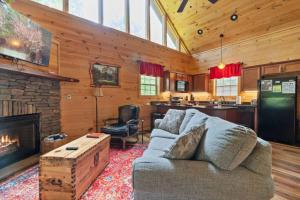 Et opholdsområde på Along The Right Path Cabin