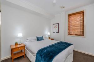 Postel nebo postele na pokoji v ubytování Lovely 2Brm Cityside