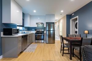 Fotografie z fotogalerie ubytování Cozy Spanish Duplex Near Studios v destinaci Burbank