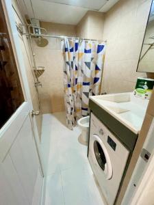 Koupelna v ubytování Thyme Residences T129 Corner Unit