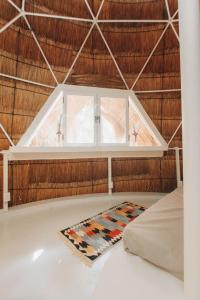 Giường trong phòng chung tại Ekumal Retreat Eco Sanctuary +43 ảnh