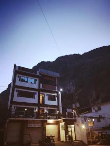 Γενική θέα στο βουνό ή θέα στο βουνό από  αυτό το πανδοχείο