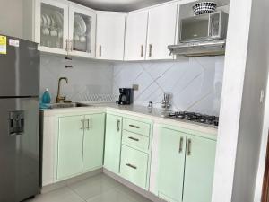 Η κουζίνα ή μικρή κουζίνα στο Ocean view apartment in a great location