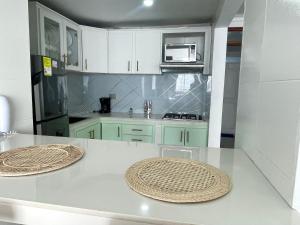 Η κουζίνα ή μικρή κουζίνα στο Ocean view apartment in a great location +7 φωτογραφίες