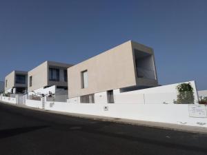 a white building with two buildings on a street at Sargo, vistas espectaculares entre mar y volcán in Punta de Mujeres