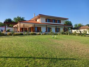 a house with a large yard in front of it at Pensiunea Columna in Adamclisi