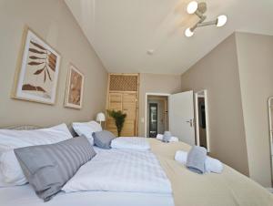 Afbeelding uit fotogalerij van NEU! KINGS-Apartment - 300m zum Bahnhof - 6 Personen - Küche - Gerberplatz in Memmingen