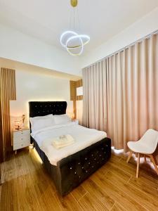 Postel nebo postele na pokoji v ubytování Twin Lakes Tagaytay - Uni Magical Suite