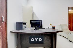 Et tv og/eller underholdning på Hotel O Rituraj Greens Resort & Hotel