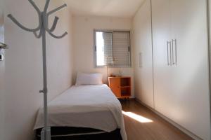 Katil atau katil-katil dalam bilik di Apartamento com lazer, wi-fi e garagem em Jaragua