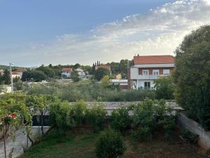 Κήπος έξω από το Apartman MARITA