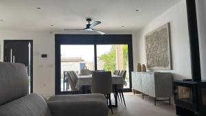 a living room with a table and a dining room at Casa Isabel in Chipiona