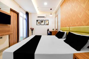 a bedroom with a large bed in a room at Hotel O Drishti Grand in Lucknow