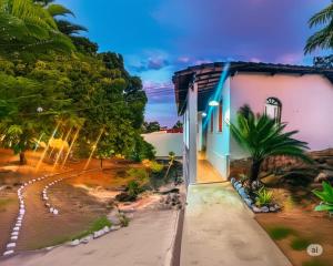 a house on the side of a road at Pousada Raizes de Lencóis in Lençóis