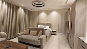 a living room with a couch and a chair at ضيافة البيان الفندقية in Jeddah