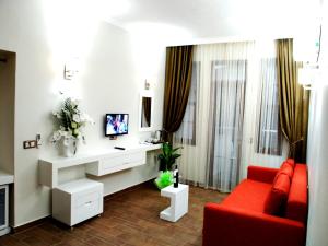 A television and/or entertainment centre at Elegance Hotel Kemer