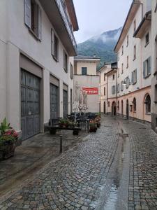 a cobble stone street in a town with buildings at ROOMS CA' TUNIN- ideale per il Trenino Rosso- a pochi minuti a piedi dalla stazione in Tirano