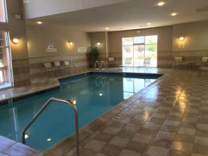 La alberca dentro o cerca de Fairfield Inn & Suites by Marriott Fairfield Napa Valley Area