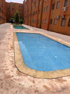 La alberca dentro o cerca de New, quiet and comfortable