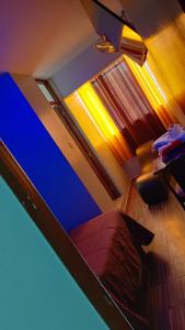 a bedroom with a bed and a window in a room at Hostal Yulys in Lima