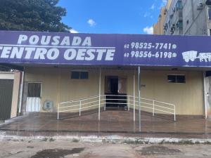 a building with a sign that reads pueblula centro office at Pousada Centro Oeste in Trindade