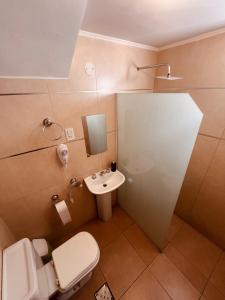 a small bathroom with a toilet and a sink at Colorado in Mendoza