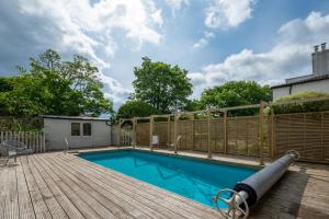 Bazén v ubytování Knapton Hall Cottage nebo v jeho okolí