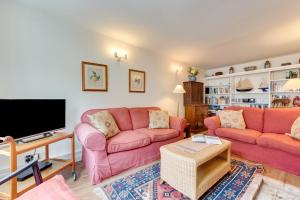 TV a/nebo společenská místnost v ubytování Anchor Cottage