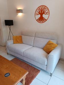 Posezení v ubytování T2 Les orres 1800 pied des pistes avec piscine