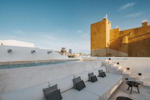 a view from the roof of a building with a pool at Casa Japa in Campeche
