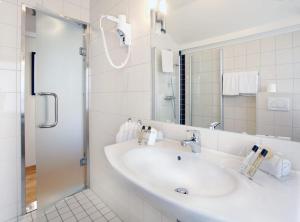 Ένα μπάνιο στο Thon Partner Hotel Saga +29 φωτογραφίες