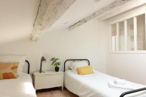 Ένα ή περισσότερα κρεβάτια σε δωμάτιο στο Maison de Maître La Champagnère - Piscine - 15 Voyageurs +39 φωτογραφίες