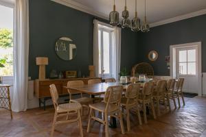 Φωτογραφία από το άλμπουμ του Maison de Maître La Champagnère - Piscine - 15 Voyageurs σε Basse-Goulaine