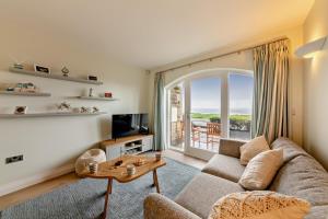 TV a/nebo společenská místnost v ubytování Puffins Landing