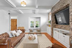 Et tv og/eller underholdning på Sunset Bungalow with hot tub - 6ppl