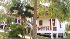 Bygningen som pensionatet ligger i + 53 billeder